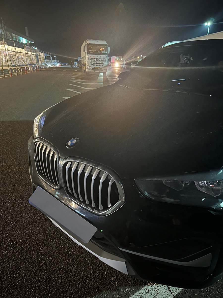 아포칼립스같은 공간이라며 잠깐 웃었던 날
잘 될거라고 거짓말하면
나중에 미움 받을까봐
눈 내리는 차 안에서 서로 아무말도 못 했던 날
앞이 보이지 않을 정도로 울며 운전했던 날
눈 때문에 더러워진 차가 신기했던 날

이 날의 걱정의 반 이상은 해결된 요즘
이것도 이젠 추억이라 부를수 있게 됨