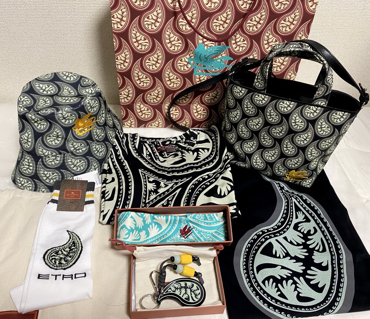 ETRO per KaitoTakahashi」のタグ、ロゴが嬉しい…☺️総柄Tシャツの 