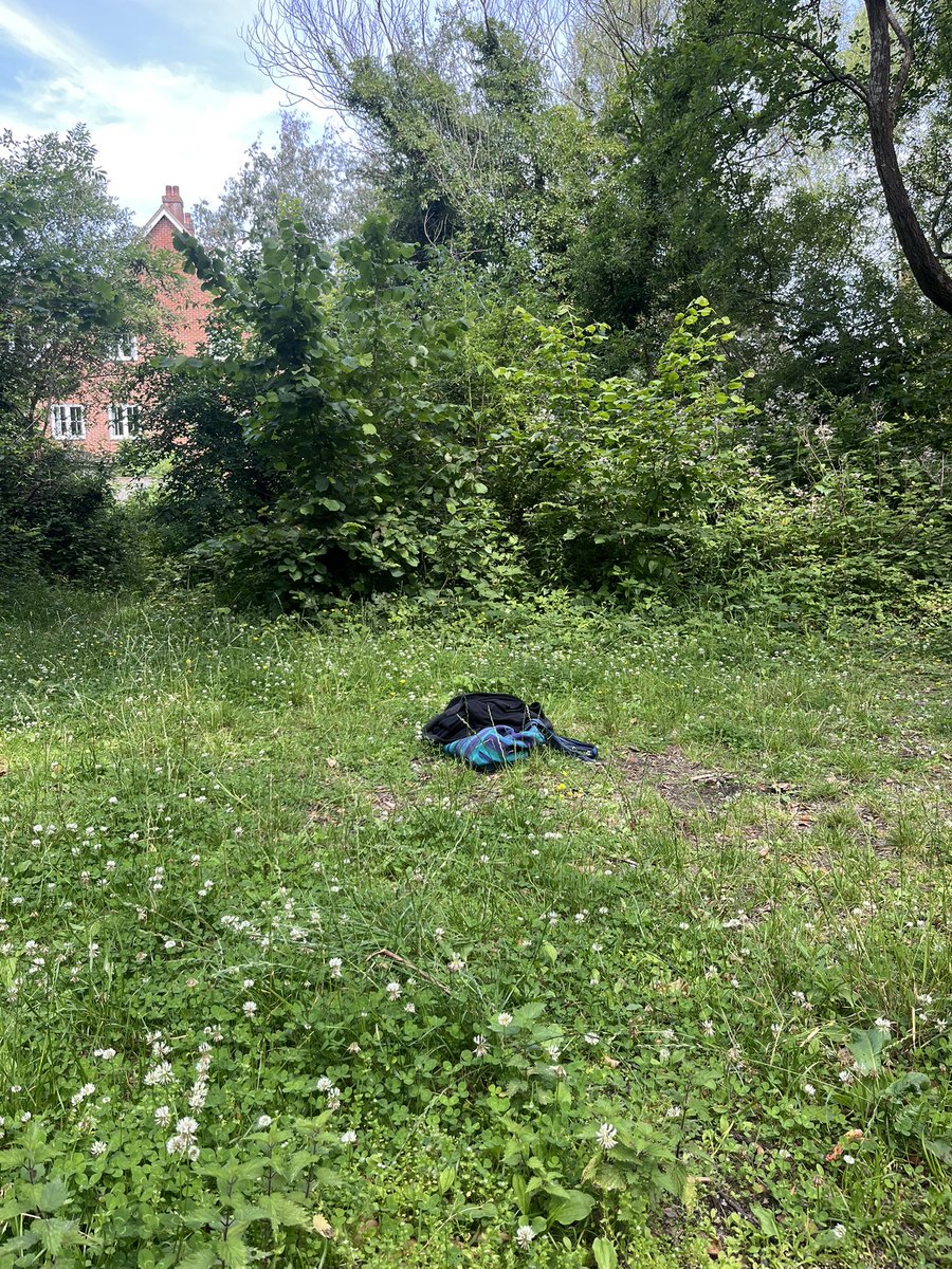kave_rennedy's tweet image. Having some of my belongings in sight but out of reach is surprisingly psychoactive. Like, I think at first I try to represent myself as spatially bilocated, then am forced to remember that I’m an entity that persists through space time