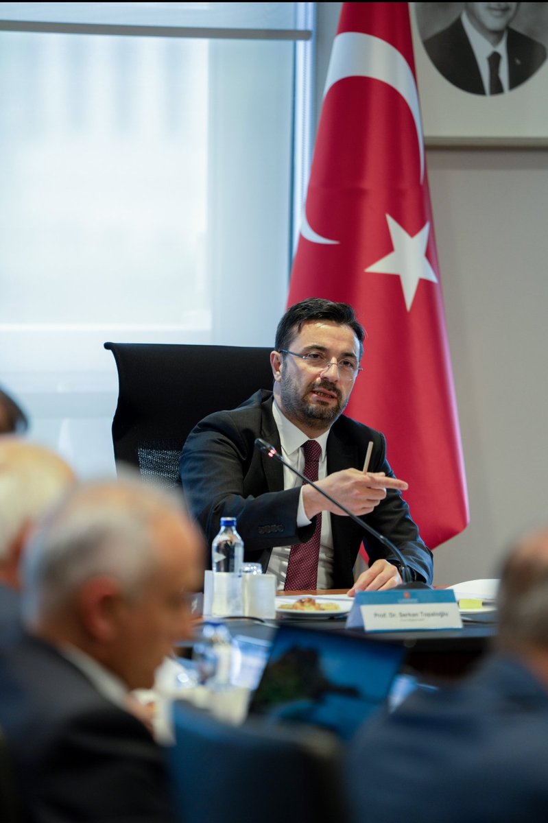 Otomatik Eksternal Defibrilatör (AED) cihazlarının ülkemizdeki kullanımı ve yaygınlaştırılmasına yönelik politika çalıştayımızın ikincisini, Sağlık Bakanlığı, Hazine ve Maliye Bakanlığı, ASELSAN ve İletişim Başkanlığının katılımlarıyla  gerçekleştirdik.