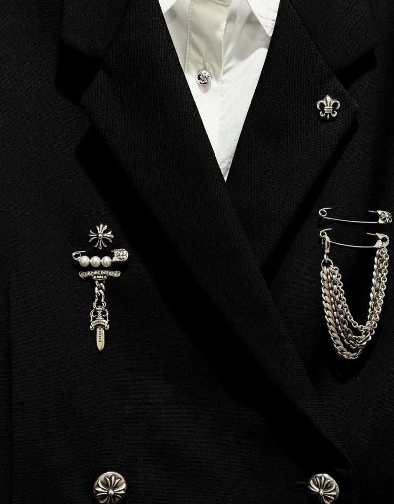 Shtreetwear's tweet image. Chrome Hearts Suit