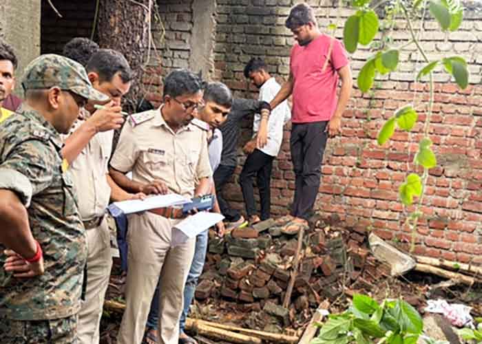 yespunjab's tweet photo. Bihar: Man lynched in Gaya, tension grips village https://t.co/xGzjK3fhcM
#BiharNews #GayaLynching #RaushanKumar #JagdishpurTension #MobViolence #JusticeForRaushan #LawAndOrder #BiharProtests #FSLInvestigation #BiharCrime #MufassilPolice https://t.co/PDExE770GE