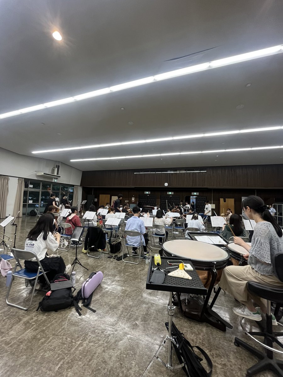 こんばんは！神大オケです🎻
今日は客演指揮者の斉田好男先生による
2回目の合同演奏会の練習でした♪
来週からはいよいよ合唱の方と一緒に練習を行います✨とても楽しみです😌
合同演奏会は7/20(日)です🌻
皆様のご来場お待ちしております！
チケットはこちら↓
teket.jp/12157/42462