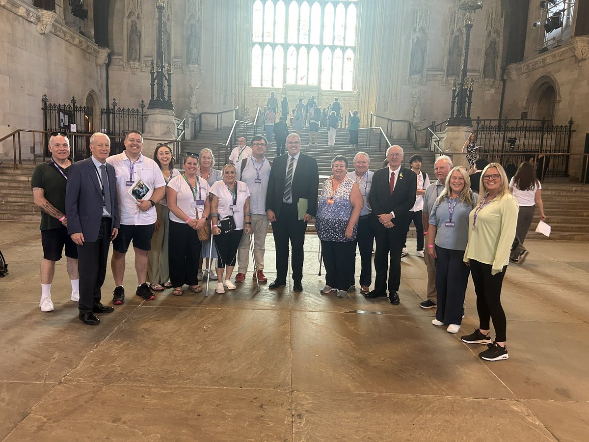 Great to see cross party support for @#GuaranteeOurEssentials campaign. Hunger is not a food problem it is an income problem - we want to make sure people afford the essentials and no longer make choices between heating and eating.