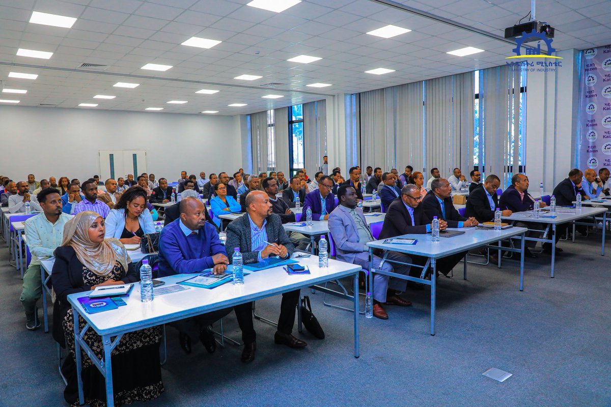 የአምራች ኢንዱስትሪውን ዘርፍ ለማሳደግ ለማሽነሪ ኢንዱስትሪ ትኩረት ሰጥቶ መስራት ያስፈልጋል።
===================================
ሰኔ11/2017 ዓ.ም (አ/ሚ) የአምራች ኢንዱስትሪ ልማት ኢንስቲትዩት በሚሰጠው የፖሊሲና ስትራቴጅ ስልጠና መርሀ ግብር