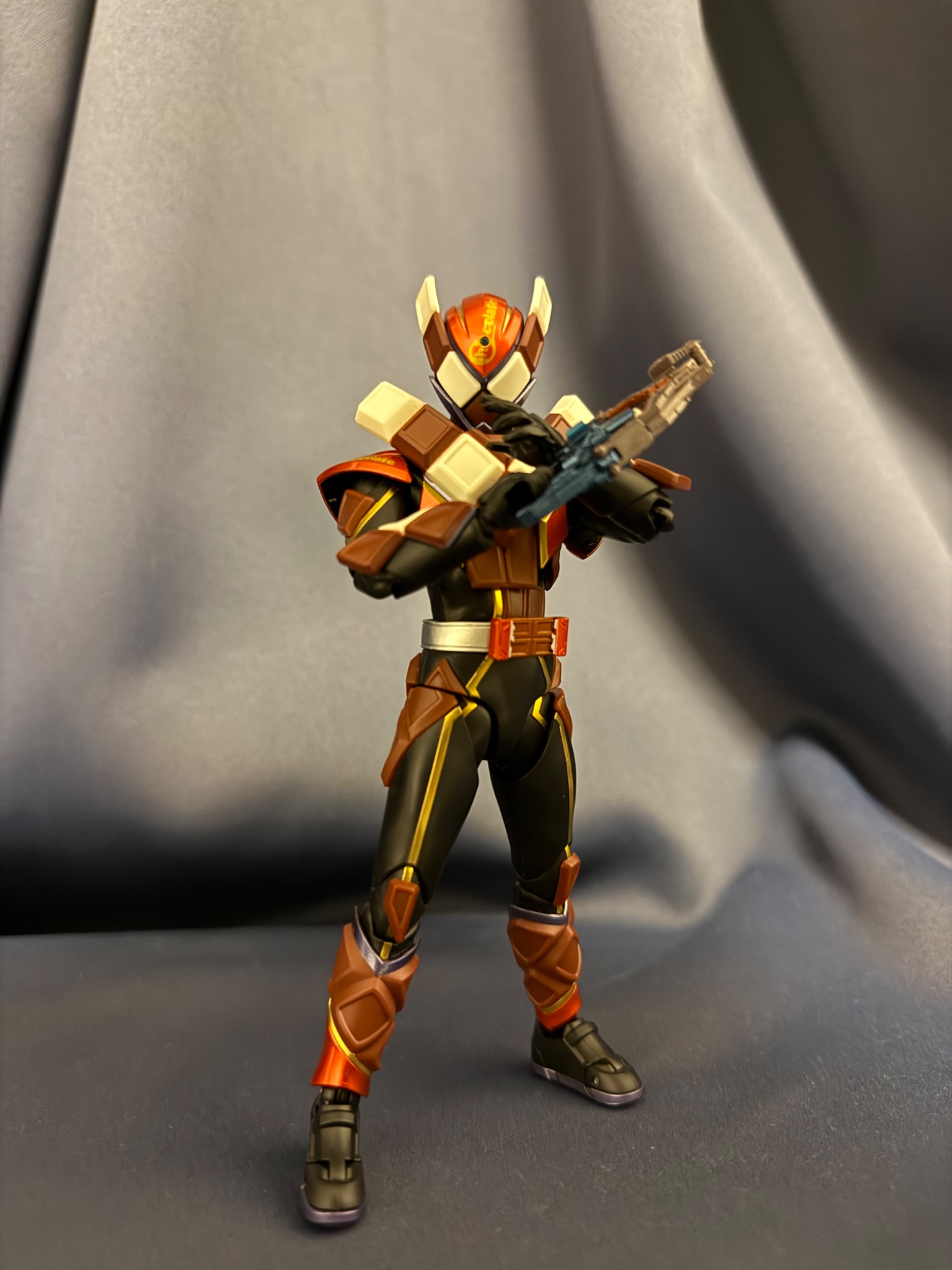 仮面ライダー ガヴ」のライダー「仮面ライダーヴァレン チョコ