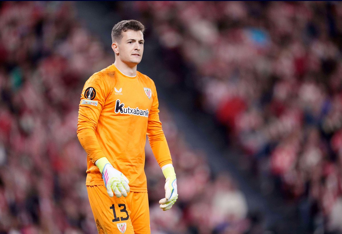 🚨🚨 Julen Agirrezabala se decanta por el Valencia. La cesión se hará, a falta de saber si el Athletic pondrá opción de compra o no. 🦇⏳

[<a href="/rafavillarejo/">Rafa Villarejo</a>, <a href="/DepCOPEValencia/">Deportes COPE Valencia</a>]