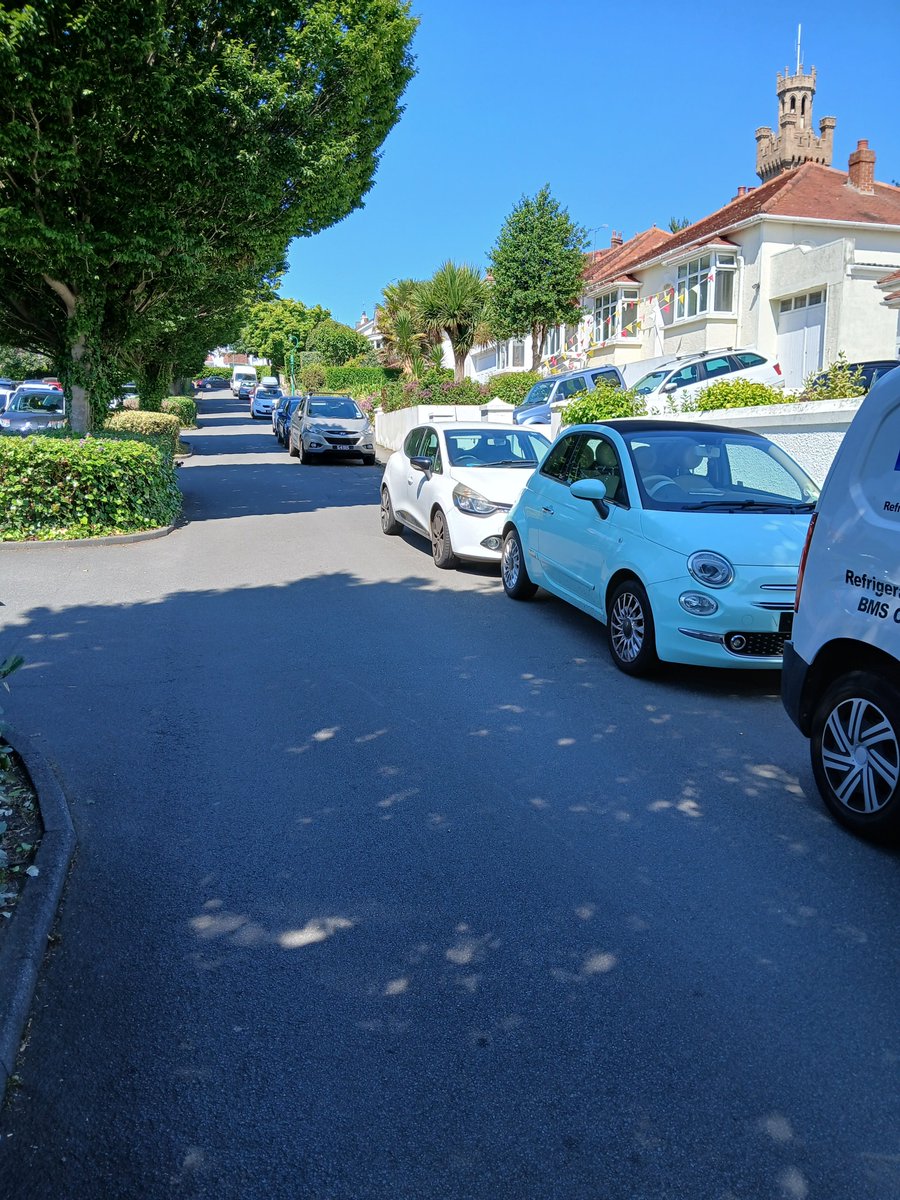 If you're currently parked on Monument Gardens (the road around the Odeon car park), please remember that parking will be temporarily suspended tomorrow from 7am until 3.30pm so that we can carry out road cleaning 🧹