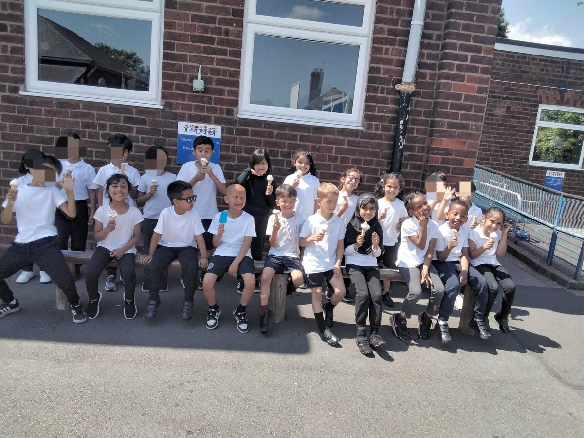 Year 1 have had a wonderful afternoon celebrating our hard work in the Phonics Screening Check, with a yummy ice cream in the sun ☀ <a href="/RuthMiskinEdu/">Ruth Miskin Training</a> #KS1 #PSC #EarlyReading #A31 #A29 <a href="/UNICEF_uk/">UNICEF UK</a>