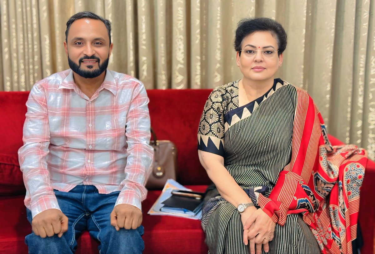 Rajbir Singh Rohilla (@rajbirrohilla) on Twitter photo मैं पिछले दिनों हमारी बड़ी बहन राज्यसभा सांसद श्रीमती <a href="/sharmarekha/">Rekha Sharma</a> जी से
कुछ विषय ले कर मिलने गय्या तो सर्वप्रथम बहन जी मेरी बिटिया के BSC NURSING POST BASIC में मेरिट आने पर
शुभकामनाएं एवम अपना आशीर्वाद दिया ये उनका वो मानवीय पक्ष है जो नेता से कार्यकर्ता को जोड़ता है मैं पिछले दिनों हमारी बड़ी बहन राज्यसभा सांसद श्रीमती <a href="/sharmarekha/">Rekha Sharma</a> जी से
कुछ विषय ले कर मिलने गय्या तो सर्वप्रथम बहन जी मेरी बिटिया के BSC NURSING POST BASIC में मेरिट आने पर
शुभकामनाएं एवम अपना आशीर्वाद दिया ये उनका वो मानवीय पक्ष है जो नेता से कार्यकर्ता को जोड़ता है