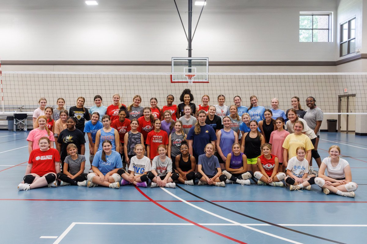 We had a great time with our Hitting Camp yesterday afternoon! We got some great reps in and learned some new skills! We have 3 more camps available for Setters, Middle Schoolers, and Elementary Schoolers! We hope to see you there! 
🔗: commerce.cashnet.com/ICCMSCAMPS?cna…