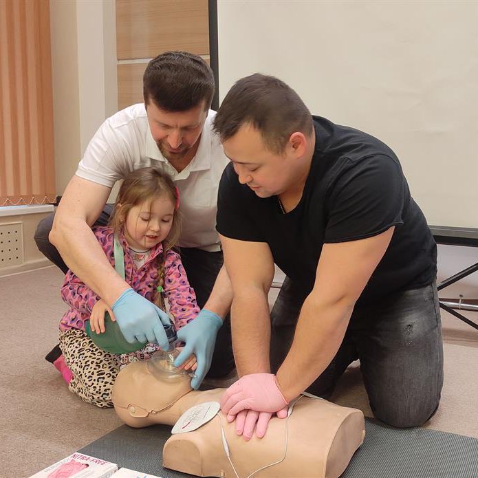 ДТЕК (@dtek_ukraine) on Twitter photo Колаба <a href="/bibibi_ua/">Будинок Іграшок</a> та <a href="/SICHtourniqet/">Sich / Січ</a> після таких страшних ночей підняла важливе особисто для нас обговорення. Чи варто знати дітям, навіщо потрібен турнікет.
Супергерої та супергеройки, принци та принцеси — достатньо відповідальні посади, на яких без навичок порятунку діла не Колаба <a href="/bibibi_ua/">Будинок Іграшок</a> та <a href="/SICHtourniqet/">Sich / Січ</a> після таких страшних ночей підняла важливе особисто для нас обговорення. Чи варто знати дітям, навіщо потрібен турнікет.
Супергерої та супергеройки, принци та принцеси — достатньо відповідальні посади, на яких без навичок порятунку діла не