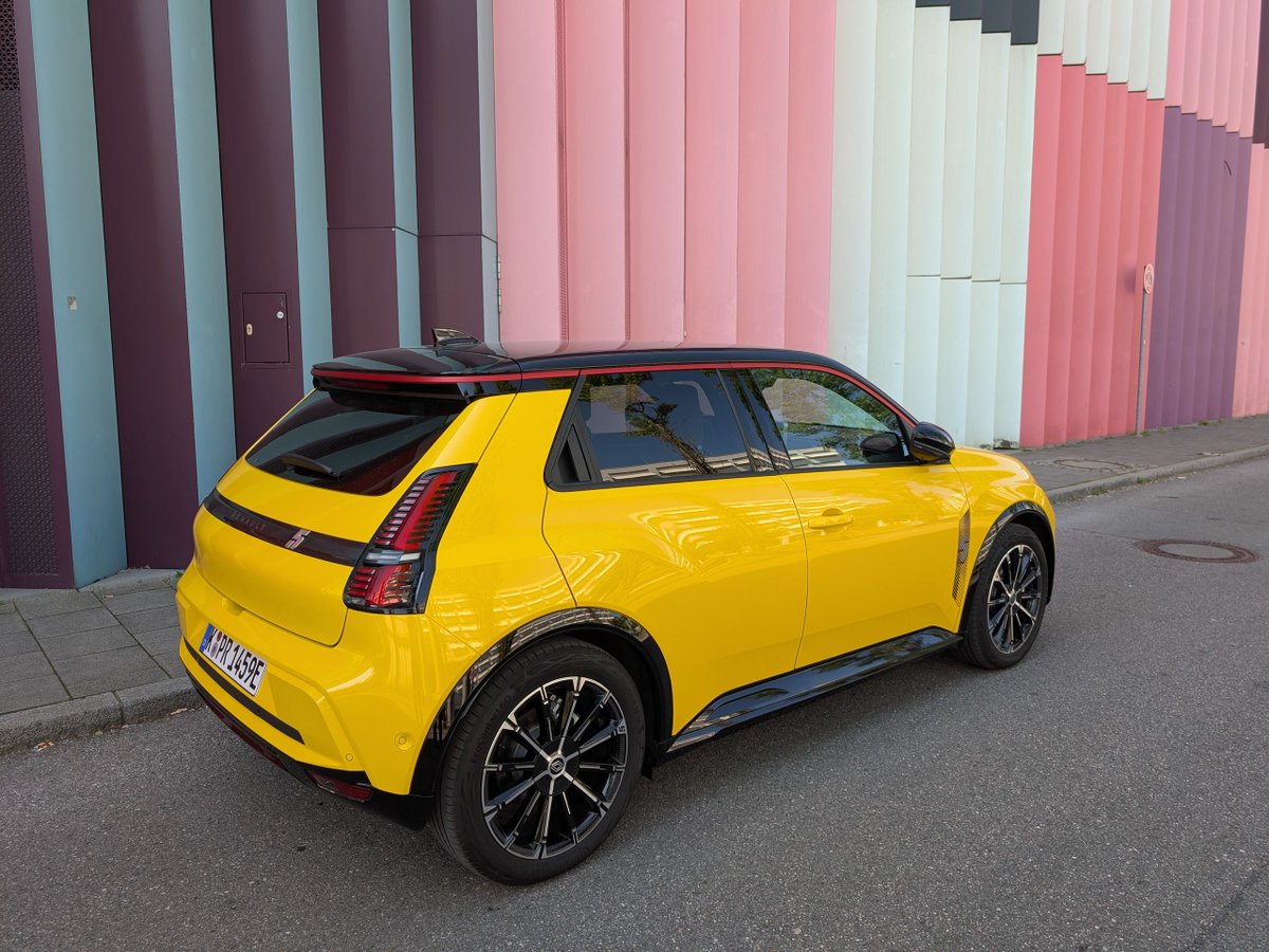 VM-Test Renault 5 E-Tech Comfort Range: Das gelbe vom Elektro-Ei! Mit dem 5er feiert der Rhombus Renaissance. Toller Retro-Style, knackiges Handling, poppiges Interieur, Platz für 4-5, v.a. gute Effizienz: 17,4 kWh/100 km Sommer Brutto. Der bessere Mini, der coolere Inster!🔋👍