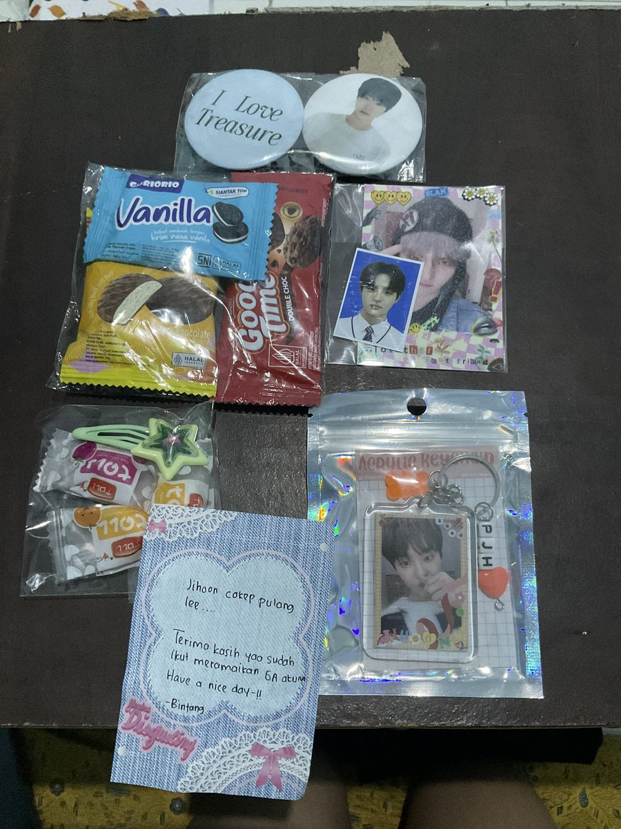 saturlins's tweet photo. @bintangyoi KAK UDAH SAMPEE, THANK YOUUU INI GEMES BGTT PLISS😍😍 makasih banyakk udh bikin giveaway inii✨ isinya banyak bangetttt😭 bakal aku jaga sepenuh hati ini soalnya jihoon cakep bangettt🫰🏻😍 https://t.co/4fgm9bssdt