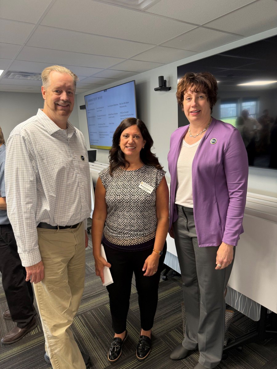 LMMCleveland's tweet image. On June 11 LMM’s CEO Maria A. Foschia and Chief Programming Officer Michael Sering took part in an informational breakfast and award ceremony provided by the Community West Foundation (CWF), which recognized LMM with a generous grant.

LMM thanks CWF for consistent comradery.