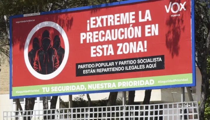 #Chuego
Prueba de agudeza ética/social/cultural/democrática 

¿Cuál de estos carteles se retiró de Huesca/Uesca por decisión política, mientras el otro permanence instalado?

Hagan sus apuestas