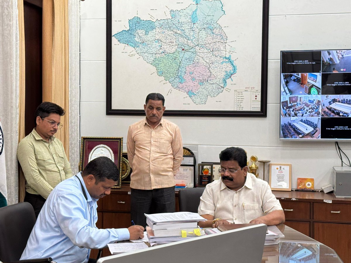 पश्चिम नागपुर विधानसभा मतदार संघातील मौजा दाभा येथील शासकीय जागेवर राजे राजा भोज यांचे स्मारक उभारण्याबाबत जिल्हाधिकारी कार्यालयात भेट देऊन निवेदन सादर केले.
राजे राजा भोज हे केवळ पराक्रमी सम्राट नव्हते, तर ते ज्ञान, न्याय आणि संस्कृतीचे भक्कम अधिष्ठान होते.
त्यांचे स्मारक हे