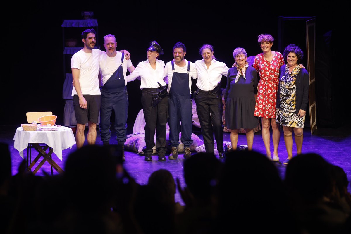🐣 ANTZERKI LAGINAK / MUESTRAS TEATRALES 🐣 

[EU]
Kamerino Teatrok, Dario Foren "Aquí no paga nadie", Yolanda Bustillok zuzenduta. ZORIONAK!!!

[ES]
Kamerino Teatro presentó "Aquí no paga nadie" de Dario Fo, bajo la dirección de Yolanda Bustillo .  ZORIONAK!!!