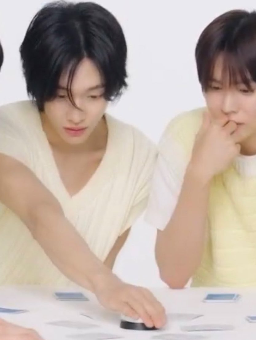 고양이한테 벨 누르면 간식 주는 거 가르치는 중
전혀 이해 못하는 중