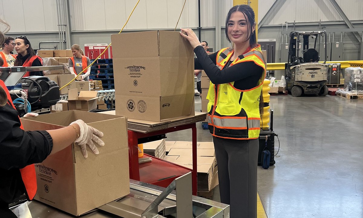 Oakland University - Pawley Lean Community Service Internships provide opportunities for students to positively impact their community while earning money. The Bosch Community Fund has supported the program since 2021. bit.ly/3FRl61F