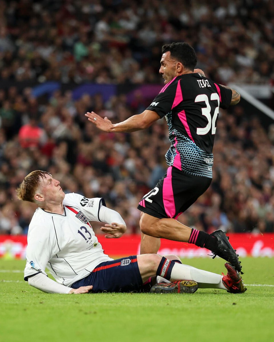 File it under: ‘Iconic Rivalries’ 📁

<a href="/angryginge13/">angryginge</a> | <a href="/__CarlitosTevez/">Carlitos Tevez</a>