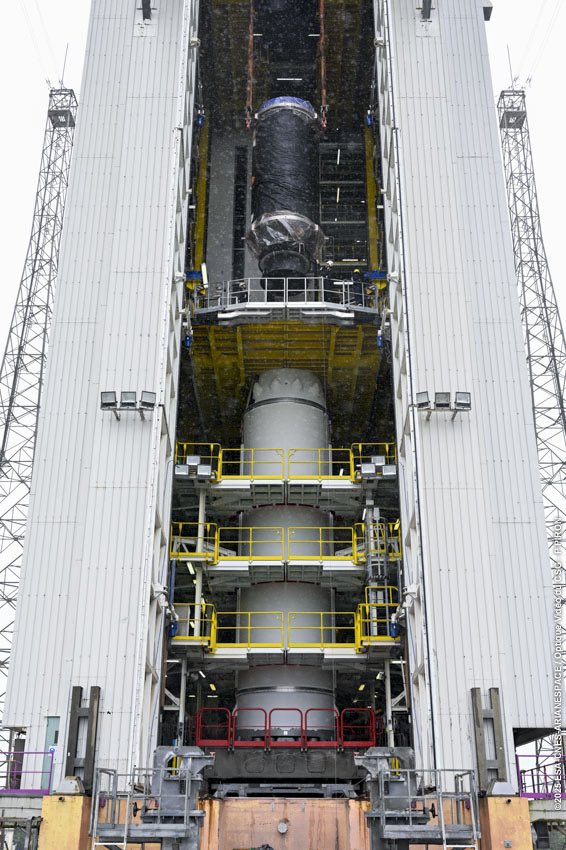 P120 ✔️ Zefiro 40 ✔️ Zefiro 9 ✔️
Le lanceur Vega-C est en cours d’assemblage pour #VV27 au CSG. 


🎯 Lancement prévu le 25 juillet à 23h03 (Kourou) | 26 juillet à 02h03 UTC


📍 Assister au décollage ? Infos ici : centrespatialguyanais.cnes.fr/fr/vega-c-25-j…