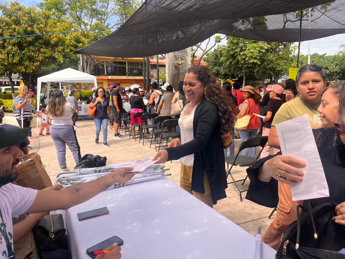 CoevalMorelos's tweet image. Verificamos la entrega de tarjetas del programa “Corazón de Mujer”, para transparentar el proceso y asegurar que el apoyo llegue de manera directa a las mujeres morelenses beneficiarias de este programa 

#LaTierraQueNosUne