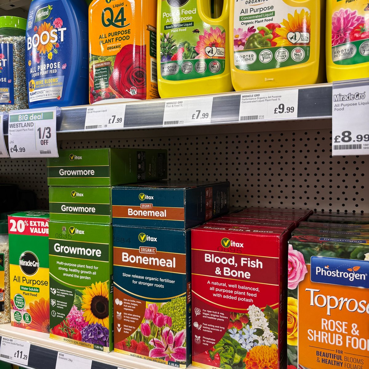 🌼🌿 From keeping your lawn lush and green to banishing bugs and boosting your blooms, Robert Dyas at The Belfry has everything you need to get your garden in top shape this season. 🐜✂️🌞

#BelfryShoppingCentre #RobertDyas #SummerGarden