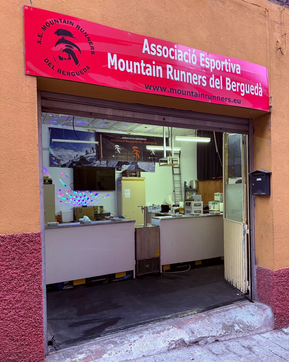 💥 Molt bona #Patum a tothom! Si necessiteu avituallament, ens trobareu a la baixada de la Ribera! 🥪🍻

#Patum #lapatum #Berga #Berguedà #MountainRunners #mountainrunnersdelberguedà