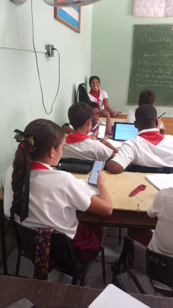ELibertad43135's tweet photo. Institución Educativa Primaria Libertad del Consejo Sevillano Desarrolla con el uso de las tecnologías clases de Historia de Cuba.

@YanetDyce
@YanetHzP
@DpeLaHabana
@ELeyanisOlivar16
@TatianaVieraHe3na
@Niurkagaca 
@educacion1010 
#CubaEduca
#CubaMined
#EducaLaHabana https://t.co/W8i1DiLeG5