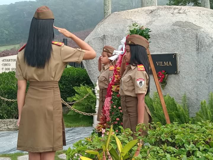 MinfarC's tweet image. SIEMPRE EN NUESTROS CORAZONES.
A nombre del pueblo de #Cuba, se rindió justo homenaje a la eterna heroína Vilma Espín.