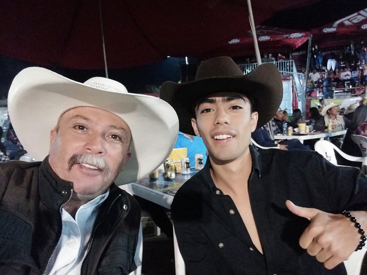 carlos_vills04's tweet photo. William Eli Morán Gonzalez trabajador del @adopcionesguate y su padre Eli Morán fueron los responsables de la muerte de un trabajador de parqueo en la zona 9.
Jose Coxaj trabajador del parqueo privado que esta a la par del CNA le cobro a Eli Morán la cantidad de Q12.00 luego de utilizar el parqueo, Morán molesto indicó que el era el padre de un trabajador del CNA, le hecho el carro, arrastrandolo varios metros en la 7av. de la zona 9, causando su muerte. El CNA complice a encubierto a su trabajador y no desea mostrar las grabaciones de las camaras, donde se compromete a Morán hijo. El dia de hoy Morán Gonzalez ya no se presento a trabajar al CNA y fuentes indican que ya salió del pais.

El @adopcionesguate es cómplice de encubrimiento por homicidio doloso y varios cargos mas. El @MPguatemala debe de investigar.