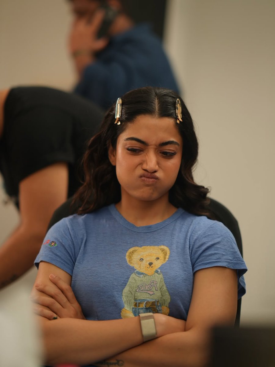 Cinewoodsoffl's tweet image. Pic 1
✨Cutie mode: Activated 😋💫 

Pic 2
🥺Mood when someone says 'No dessert today!' 😤🍰 

#ExpressionQueen #RashmikaMandanna #CutenessOverload

@iamRashmika 🫰🏼🥰