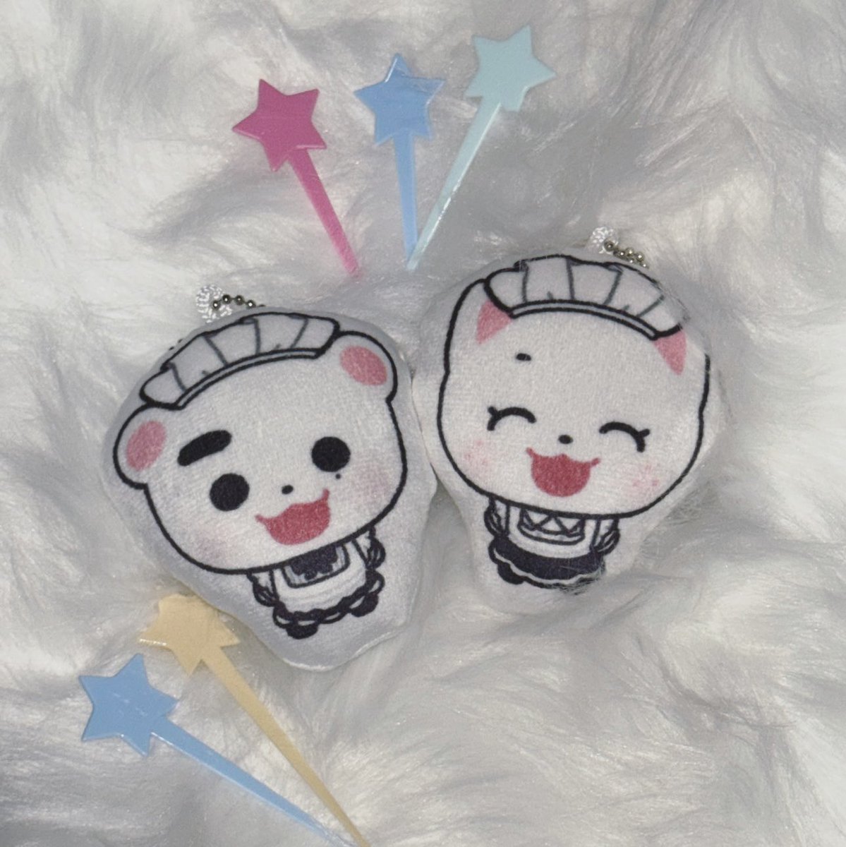 🍨 𝑬𝑽𝑬𝑵𝑻 𝟏   
      
                   ˗ˏˋ ꒰ 선착순 특전 ꒱ ˎˊ˗ 

카페 방문하시는 선착순 3분께 쪽냥즈 쿠션 키링을 드립니다🪽

***
토요일(19일) - 현진 
일요일(20일) - 필릭스

카페 오픈시간은 12시부터이며 소진 시 공지하겠습니다

멤버 교환은 불가한 점 양해부탁드립니다