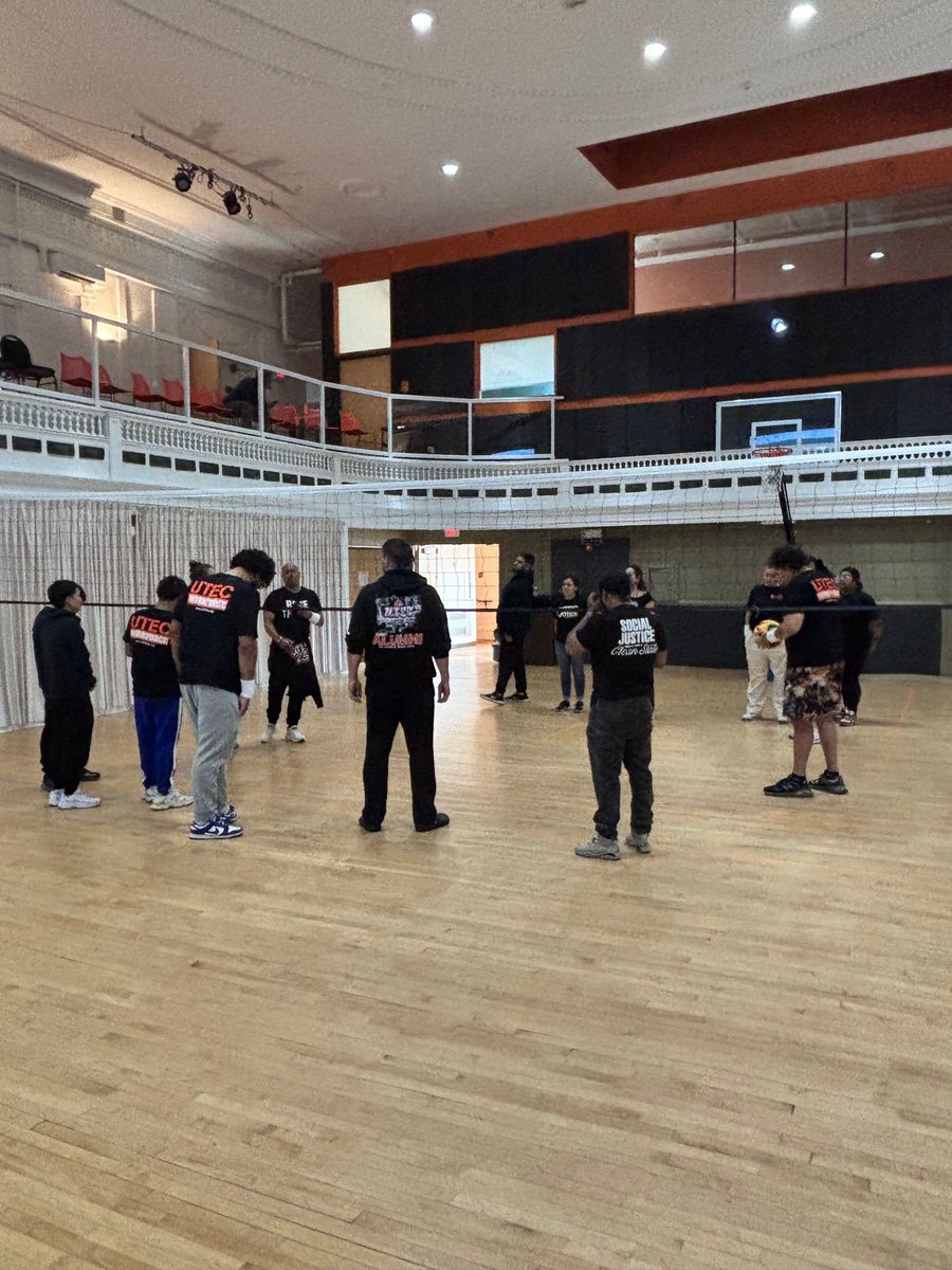 "Do you really circle up before EVERY activity?" 👀

Almost! Circling up gives us a moment to reset, reconnect, and set intentions. No one above, below, in front, or behind. Just a shared space to start strong 🧡 

#circleup #maddlove #community