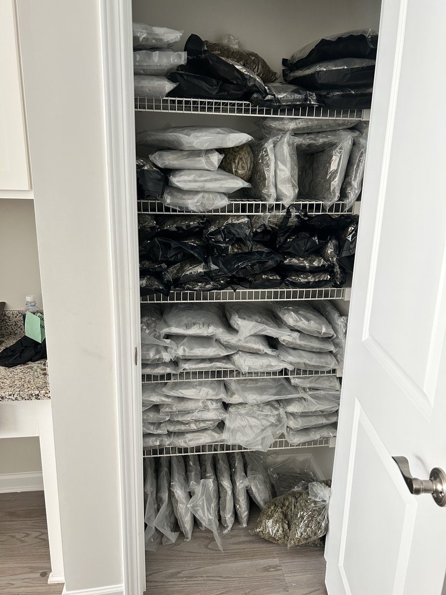 vsPiNK85's tweet image. Got a call from one of my Maintenance guys this morning .. about a vacant property being squatted.
I kid you fucking not… I was morally conflicted.
For 2 WHOLE HOURS.