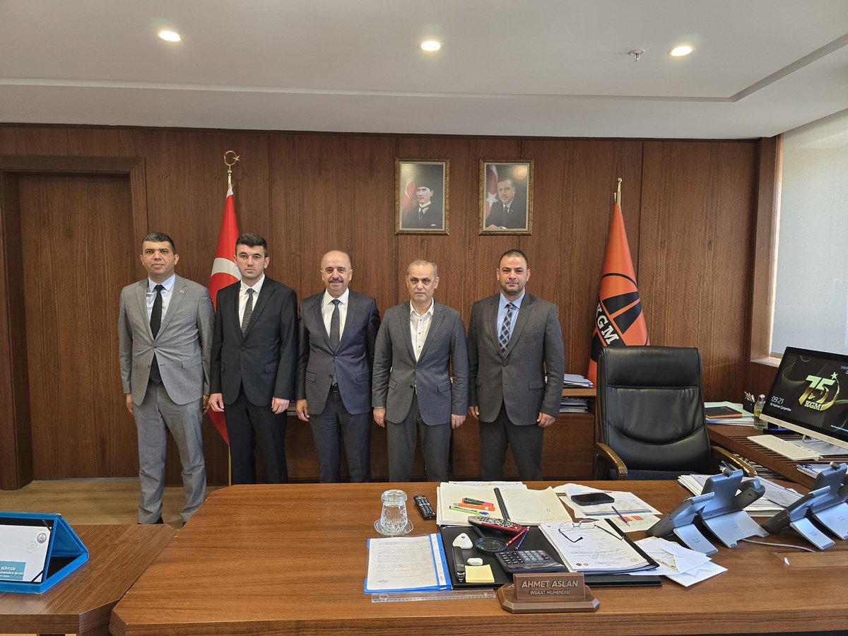 Karayolları Genel Müdür Yardımcısı Sayın Ahmet Aslan’ı makamında ziyaret ettik.
Yürüttüğümüz çalışmalar hakkında bilgi vererek desteklerini talep ettik.
Nazik ev sahipliği ve misafirperverliği için kendilerine teşekkür ediyoruz.
#TürkMühendislerDerneği