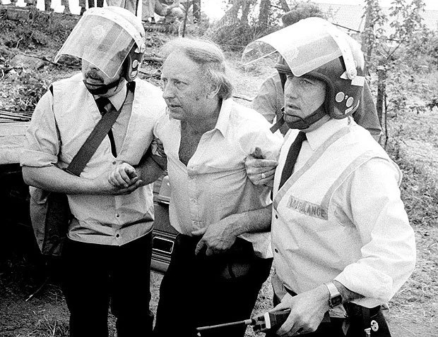 “All I know is that these bastards rushed in and this guy hit me on the back of the head with a shield and I was out.”

#OnThisDay 1984. Arthur Scargill, sustained head, leg and arm injuries during the infamous police assault upon miners at Orgreave.
