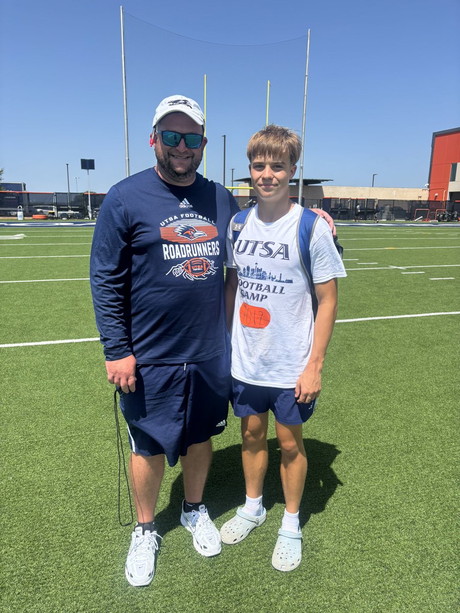 NateJCarrier3's tweet image. I had a great time at @UTSAFTBL specialist camp today. Thank you @CoachBrownUTSA I enjoyed coming out and competing.
@CoachTraylor @parkercundiff2
@coachbutsa @WRAB50 @Coach_Ware @CoachScottTX @CMKicking @CodyMandell_
#210TriangleOfToughness
#LetsGo210 | #BirdsUp馃