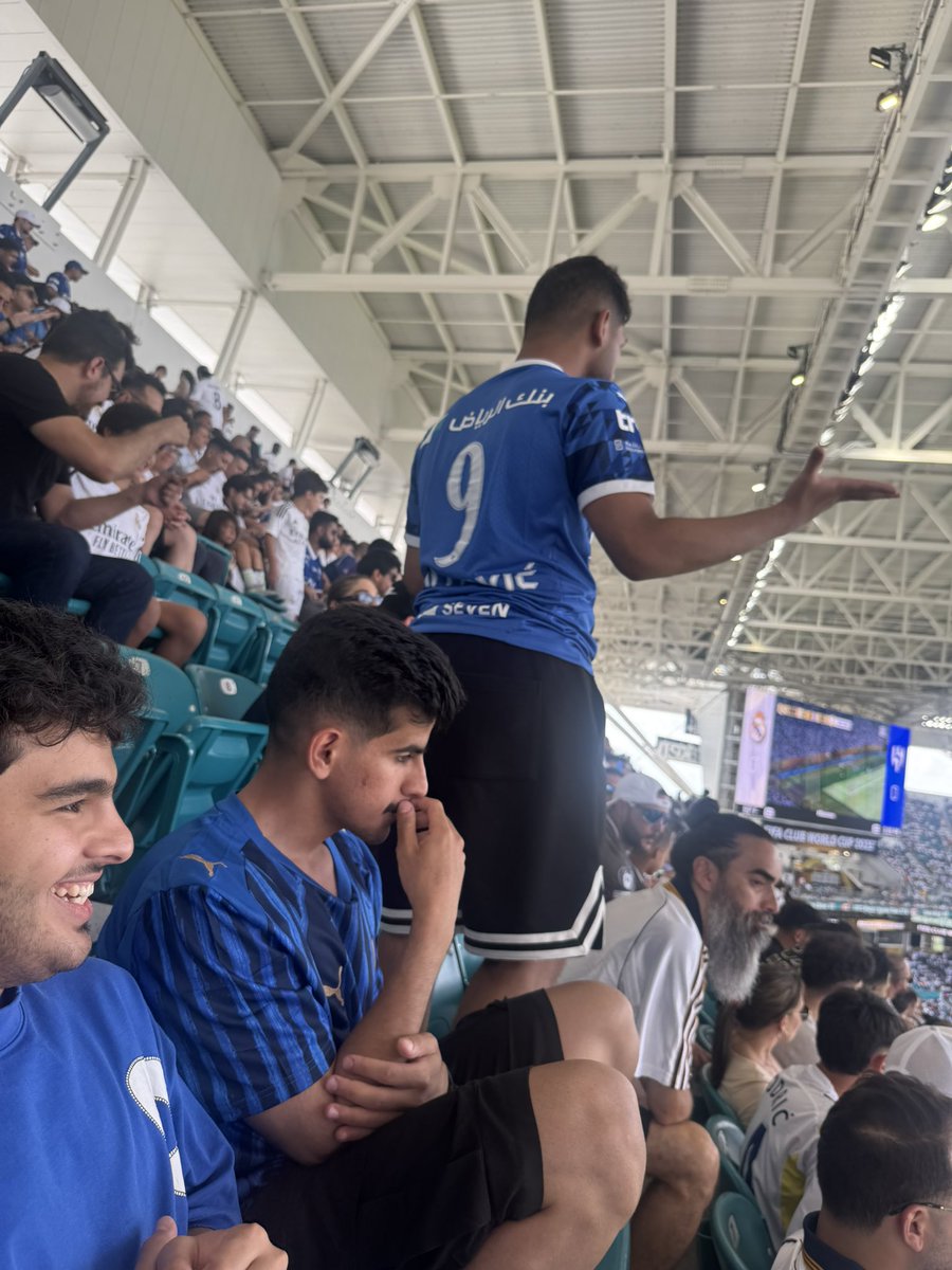 Estoy discutiendo con unos árabes porque me cuestionaron amar a Cristiano Ronaldo.