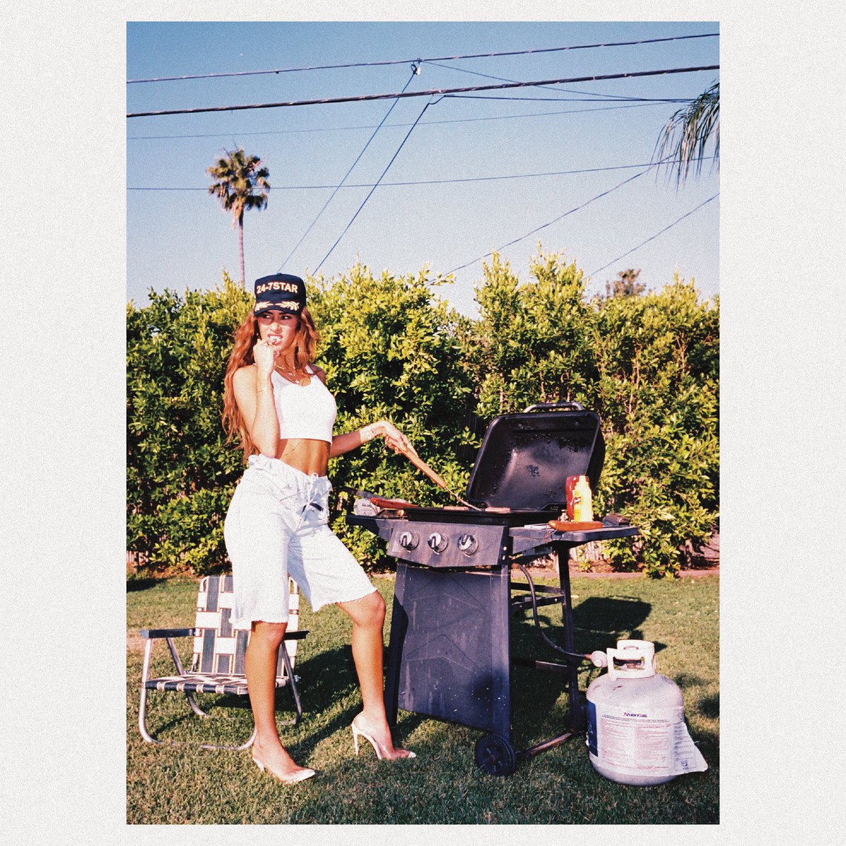 She’s cooking….
DO U EVER - out 6/27 !! ☀️

foundation-media.ffm.to/douever