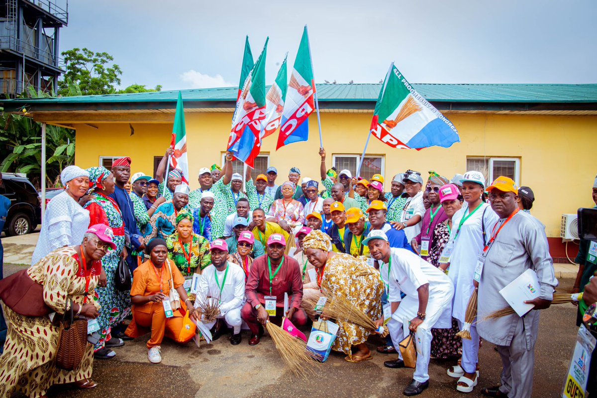 ALIMOSHO UNITED. 

Yesterday at the Lagos Party HQ, ACME. 

Leaders and Candidates of Alimosho LGA, Mosan Okunola, Agbado Oke-Odo, Ayobo-Ipaja, Ikotun-Igando and Egbe Idimu LCDA(s). 

Interesting Photo.