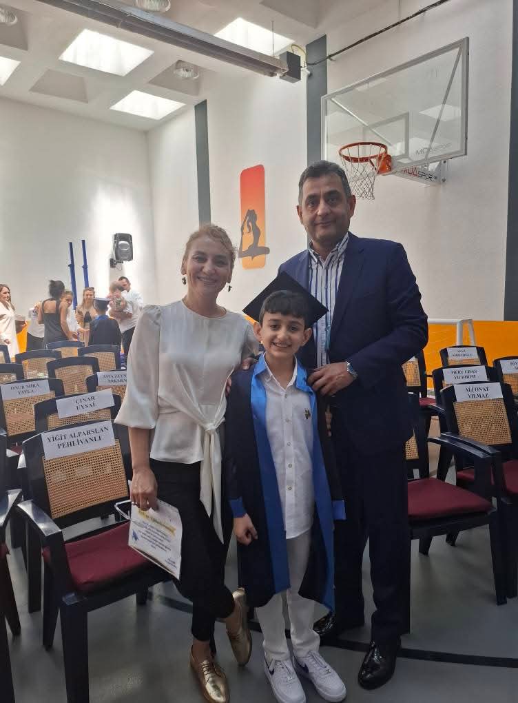 enginpehlivanli's tweet image. Oğlumuz Yiğit Alparslan Pehlivanlı&apos;nın törenine katıldık. Allahım tüm çocuklarımızın yollarını, bahtlarını, kısmetlerini açık eylesin. Her daim vatana millete hayırlı işler yapsınlar.
Başarıların daim olsun evlat 🤲🧿💙
#mezuniyet
#alparslan