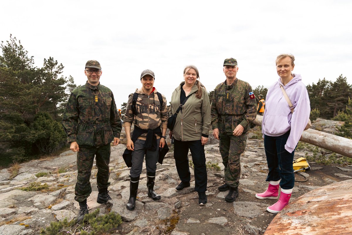 ’<a href="/Taideyliopisto/">Uniarts Helsinki</a>’n TEAK:n professorit Elina Knihtilä, Jarkko Lahti ja Saana Lavaste vierailivat kadettien ampumaharjoituksessa Syndalenissa. Mielenkiintoisia keskusteluja taide- ja upseeriopintojen samankaltaisuuksista ja eroavaisuuksista.

#mpkkfi #teak #syndalen #kadetit (1/2)