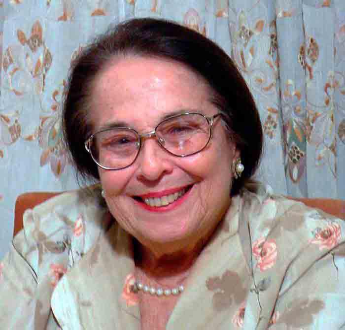 Hoy, se conmemoran 18 años de la desaparición física de Vilma Espín , los tabacaleros rendimos homenaje a una mujer cuya vida y legado siguen inspirando a generaciones. Vilma no solo fue una destacada líder revolucionaria, sino también una  defensora de los derechos de la mujer.