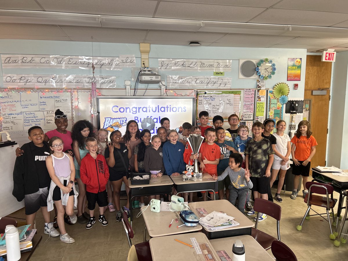 Dave Buchanan (@fasttrack550) on Twitter photo Mrs. Jezioro and Ms. Mineweaser’s 4th grade class at <a href="/MaryvaleUFSD/">Maryvale UFSD</a> Intermediate School got a visit from the NLL Cup today! Mrs. Jezioro and Ms. Mineweaser’s 4th grade class at <a href="/MaryvaleUFSD/">Maryvale UFSD</a> Intermediate School got a visit from the NLL Cup today!