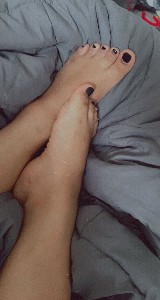 DrainMeAmina's tweet photo. Rise and whimper, foot freaks 👣

Freshly lotioned, flawless, and far too pretty for broke eyes.
Consider this your freebie — but don’t get used to it.
💸 Be a good little paypig and pay up. 

DON’T WASTE MY TIME! 

#footfetısh #feet #feetworshi̇p #paypig #findom #fetish #domme https://t.co/Nt6g12Qbjd