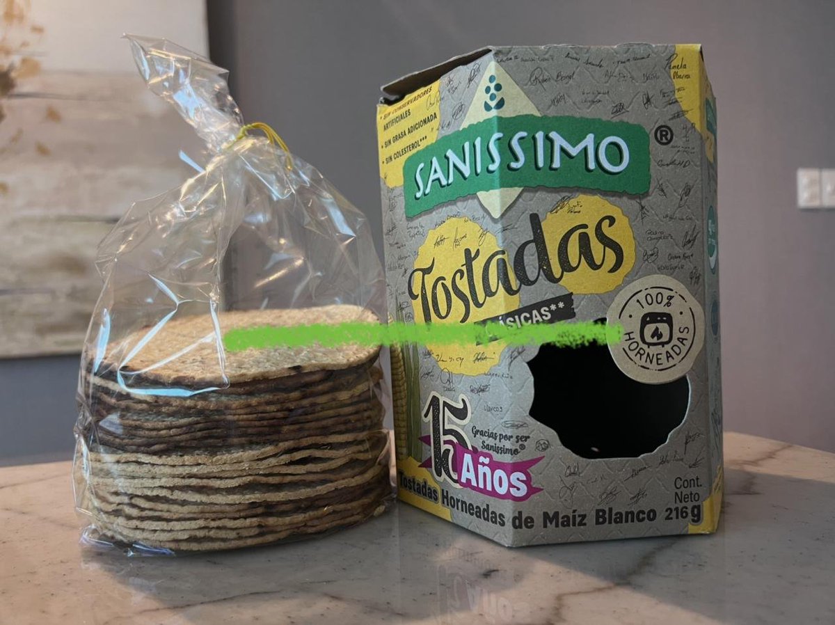 AdvantageDave's tweet photo. @Sanissimo_mx está medio engañoso el tamaño del paquete... muy sneaky que la ventana del paquete apenas cubre el contenido de tostadas.. parece empaque de desodorante.. jajaja https://t.co/zZERCVK8tZ