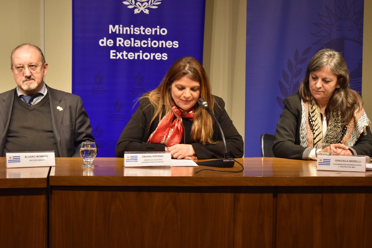 Participamos del seminario “Aprendiendo lecciones de la #cooperación con🇨🇳”. 
La apertura estuvo integrada por: 
🗣️ Valeria Csukasi, subsecretaria  <a href="/CancilleriaUy/">Cancillería Uruguay 🇺🇾</a> 
🗣️ <a href="/embajadorcn_uy/">Huang Yazhong</a>, embajador de🇨🇳en🇺🇾
🗣️ <a href="/GonzaloTancredi/">Gonzalo Tancredi</a>, director de la DICYT
🗣️ <a href="/Clavijo_Martin/">Martin Clavijo</a>, director #AUCI