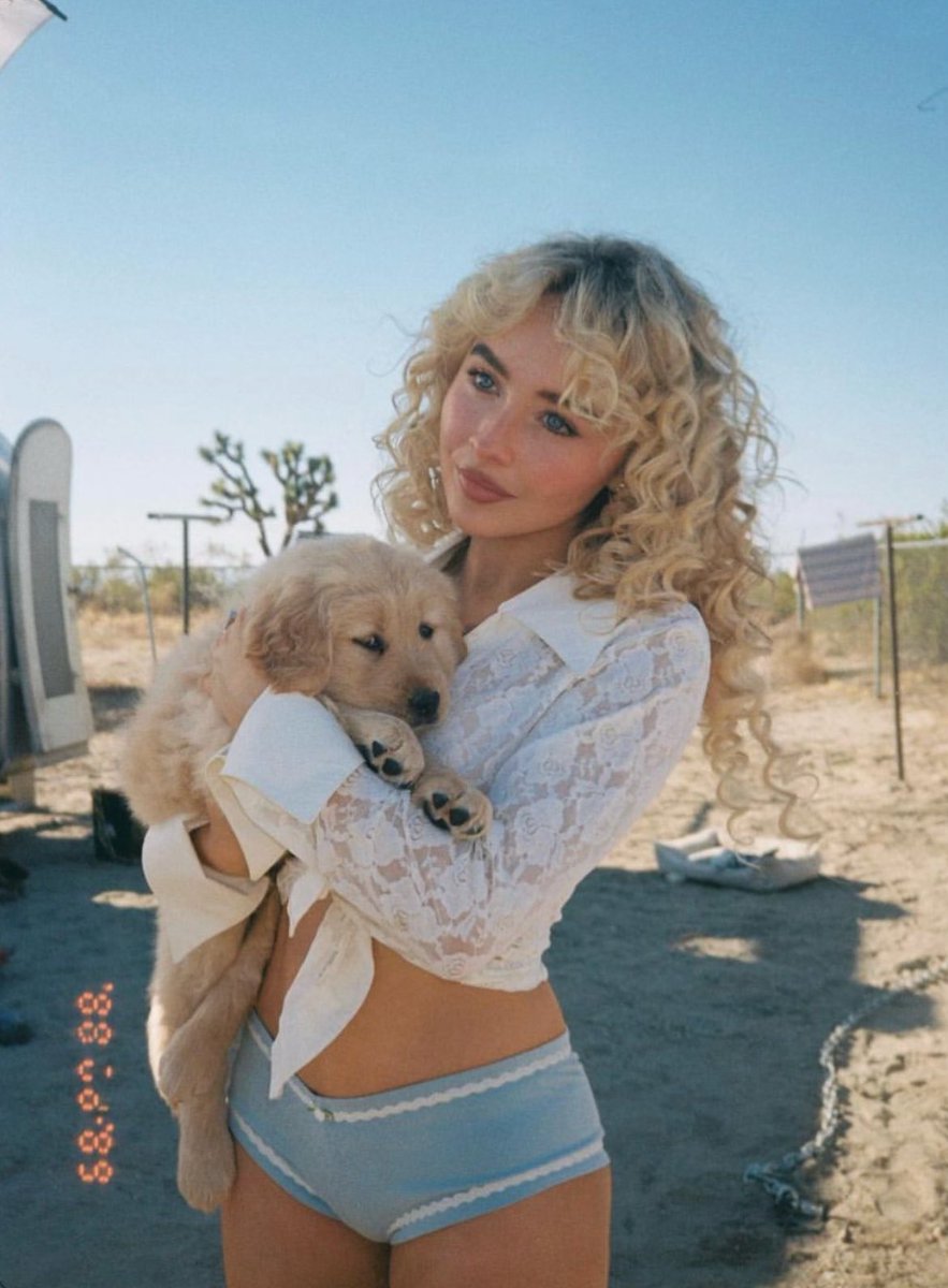 SConSpotify's tweet image. “Manchild” — Spotify Charts

🌎 Global: #2 (=) — 5,189,452 
🇺🇸 USA: #1 (=) —  1,486,163 
🇬🇧 UK: #1 (=)  — 517,303 

@SabrinaAnnLynn